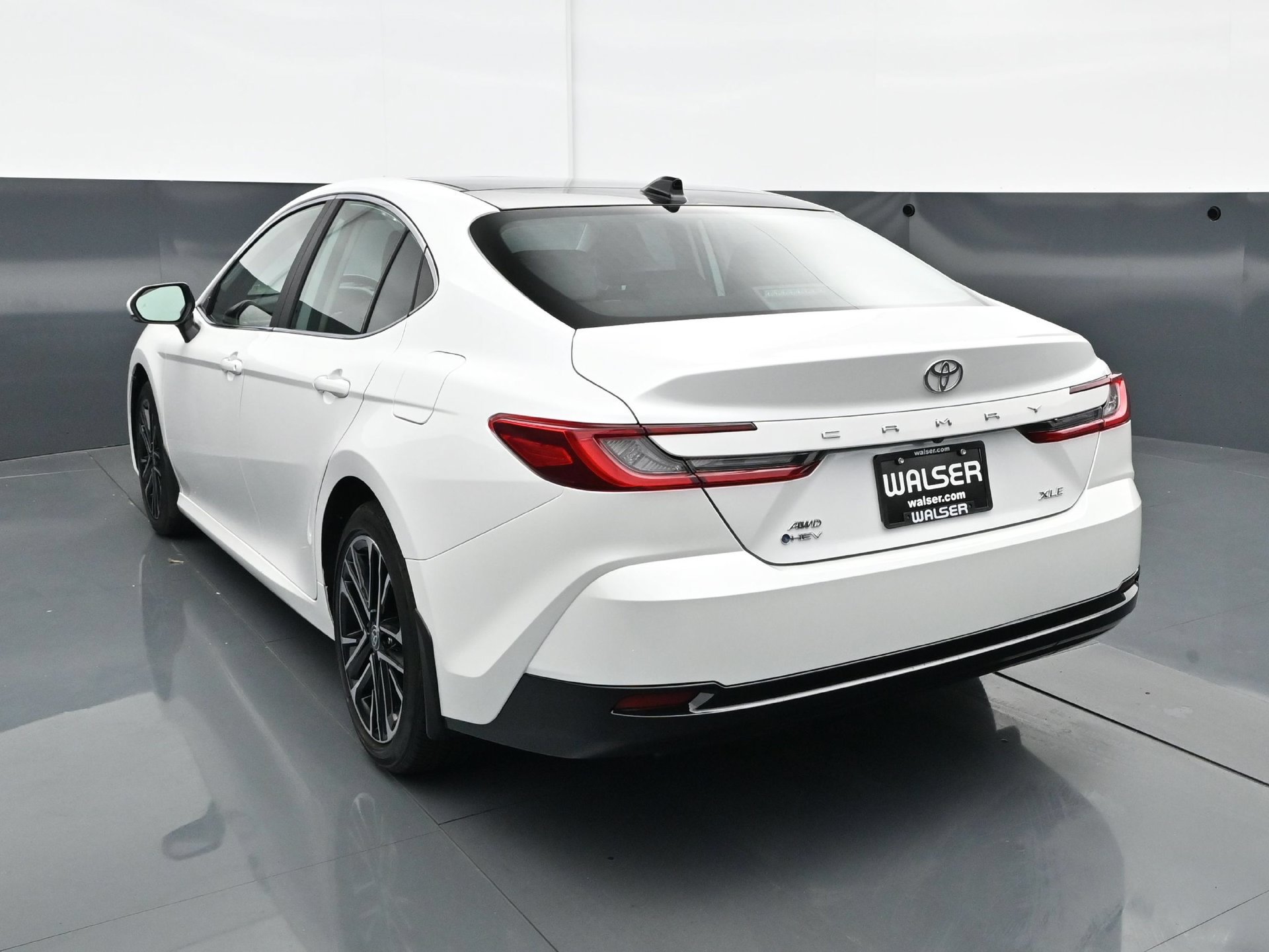 Used 2025 Toyota Camry XLE AWD/4WD image 5