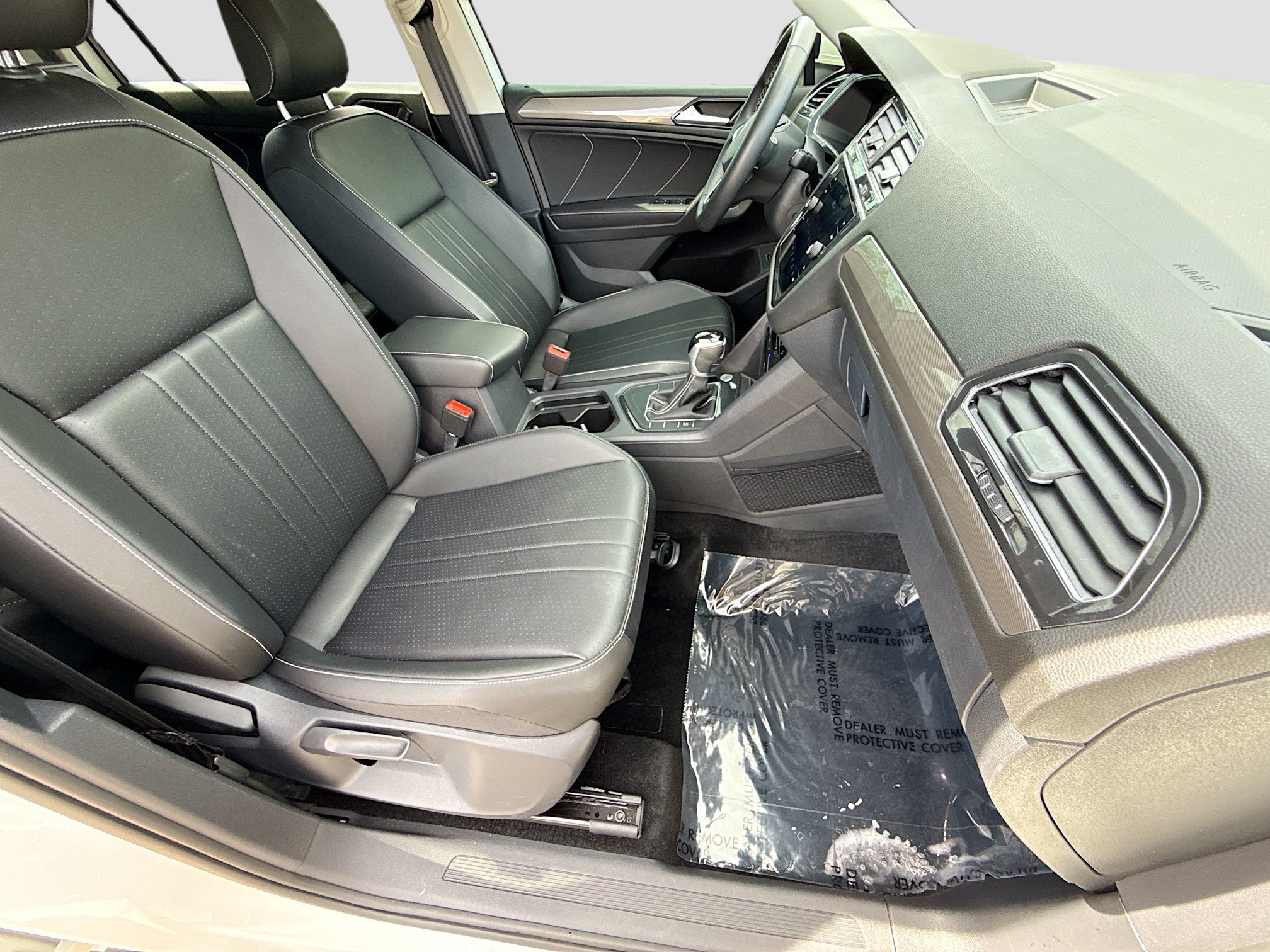Used 2024 Volkswagen Tiguan SE FWD image 15