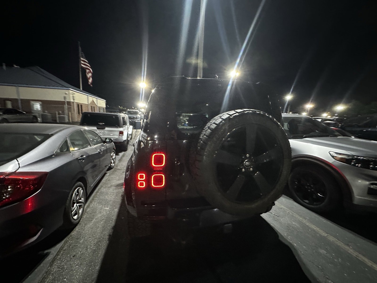 Used 2024 Land Rover Defender 110 X-Dynamic SE image 8