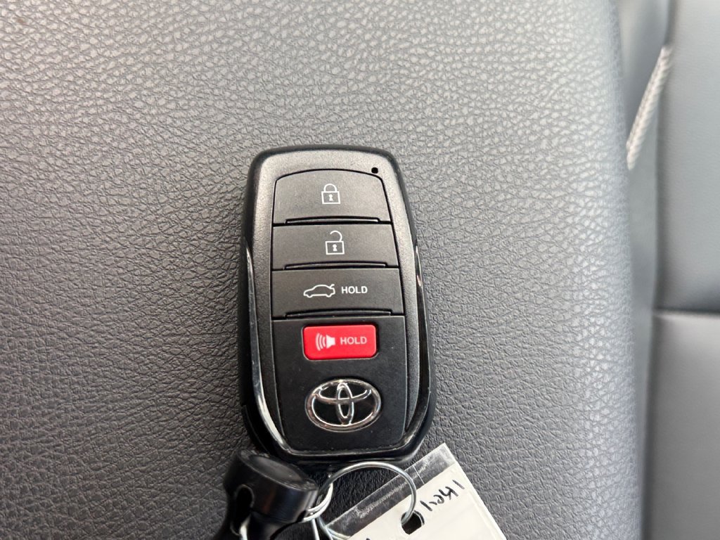 Used 2026 Toyota Camry SE FWD image 40