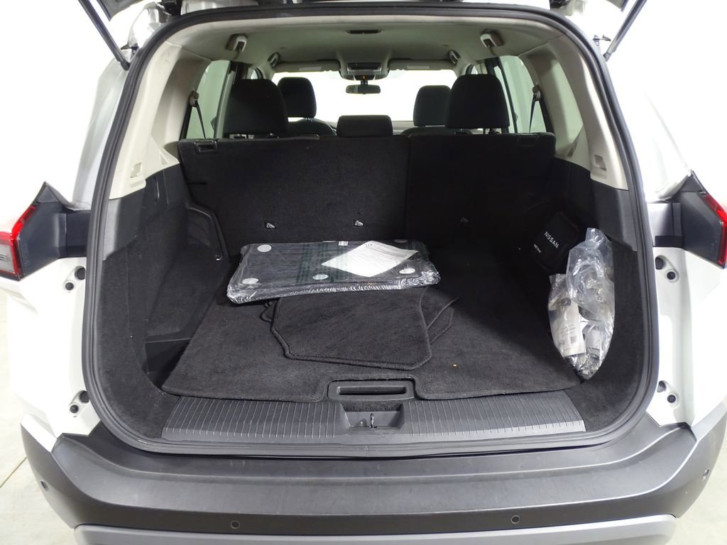 Used 2023 Nissan Rogue SV image 13