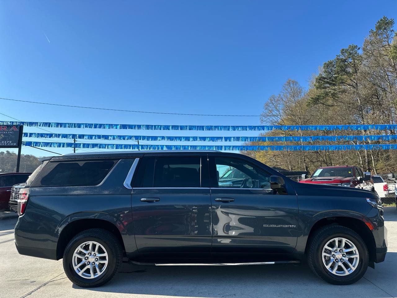 Used 2021 Chevrolet Suburban LT RWD image 8