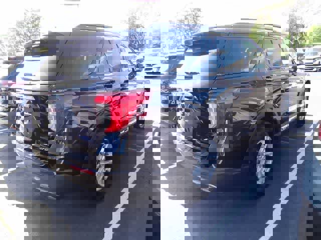 Used 2024 Ford Explorer XLT w/ Equipment Group 202A image 4