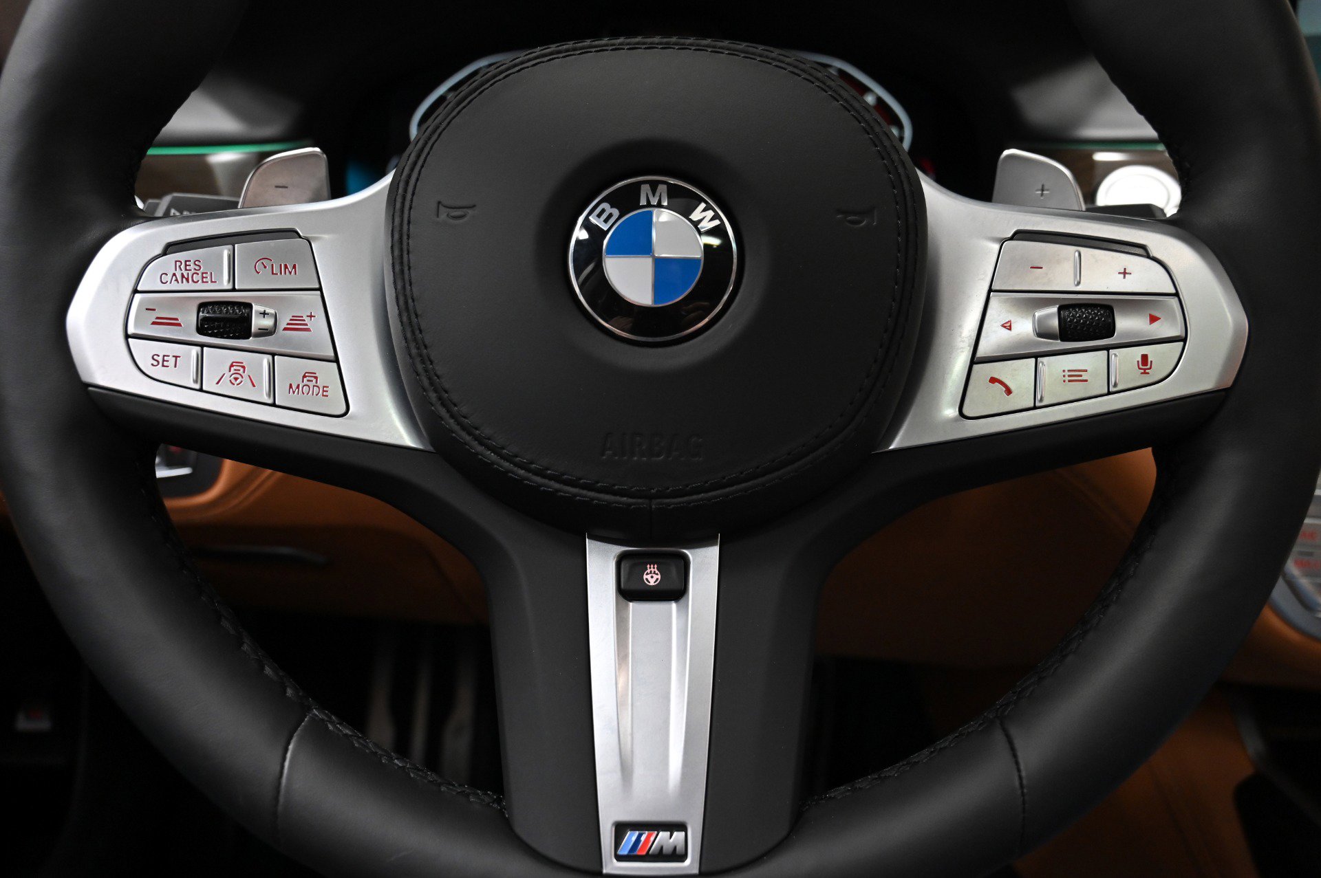 Used 2022 BMW M760i xDrive w/ Luxury Rear Seating Package image 10