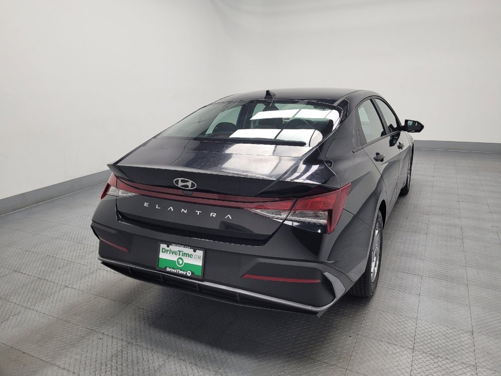 Used 2024 Hyundai Elantra SE FWD image 7