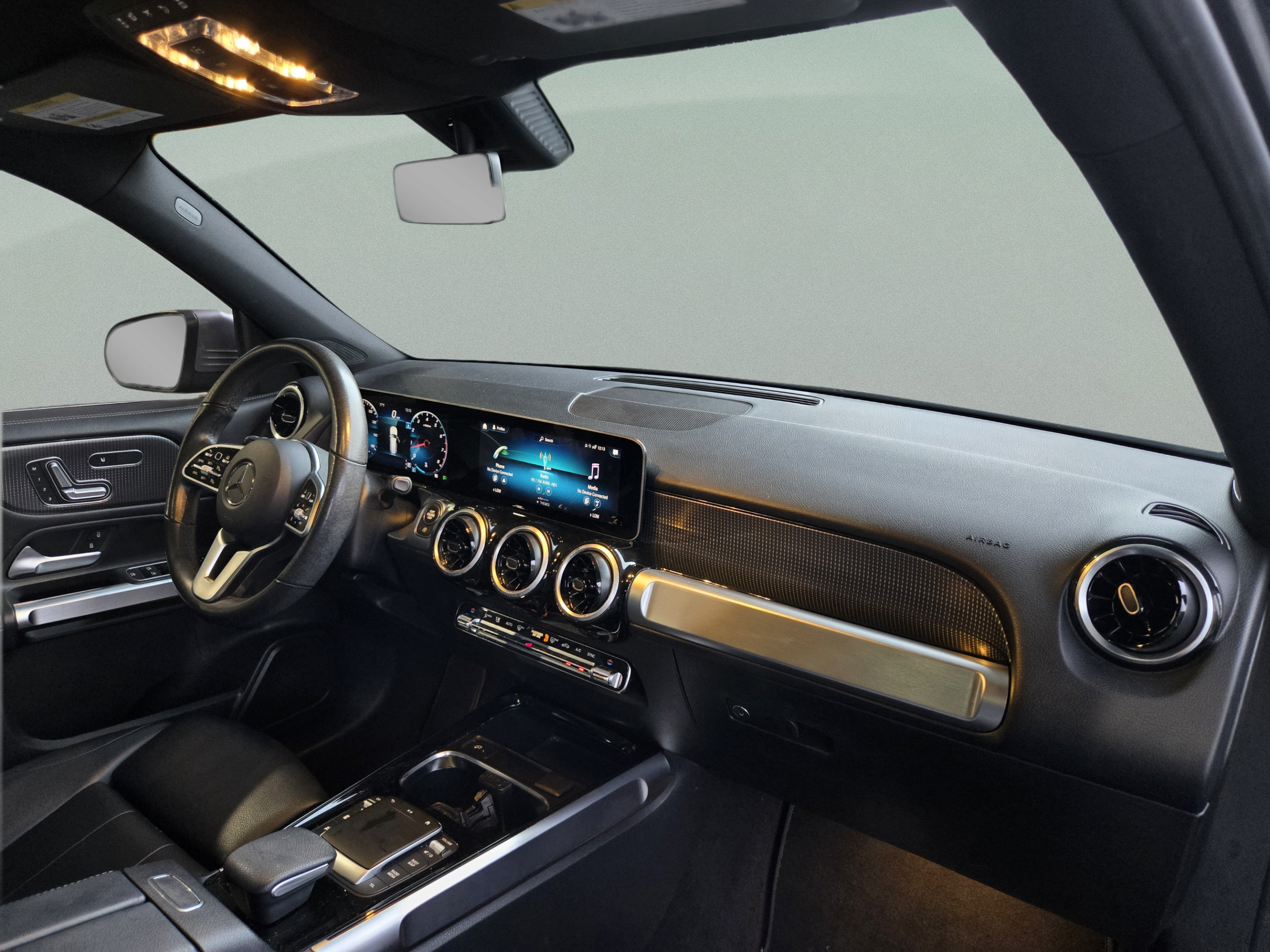 Used 2021 Mercedes-Benz GLB 250 4MATIC image 27