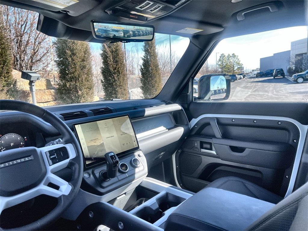 Used 2026 Land Rover Defender 130 X-Dynamic SE image 13
