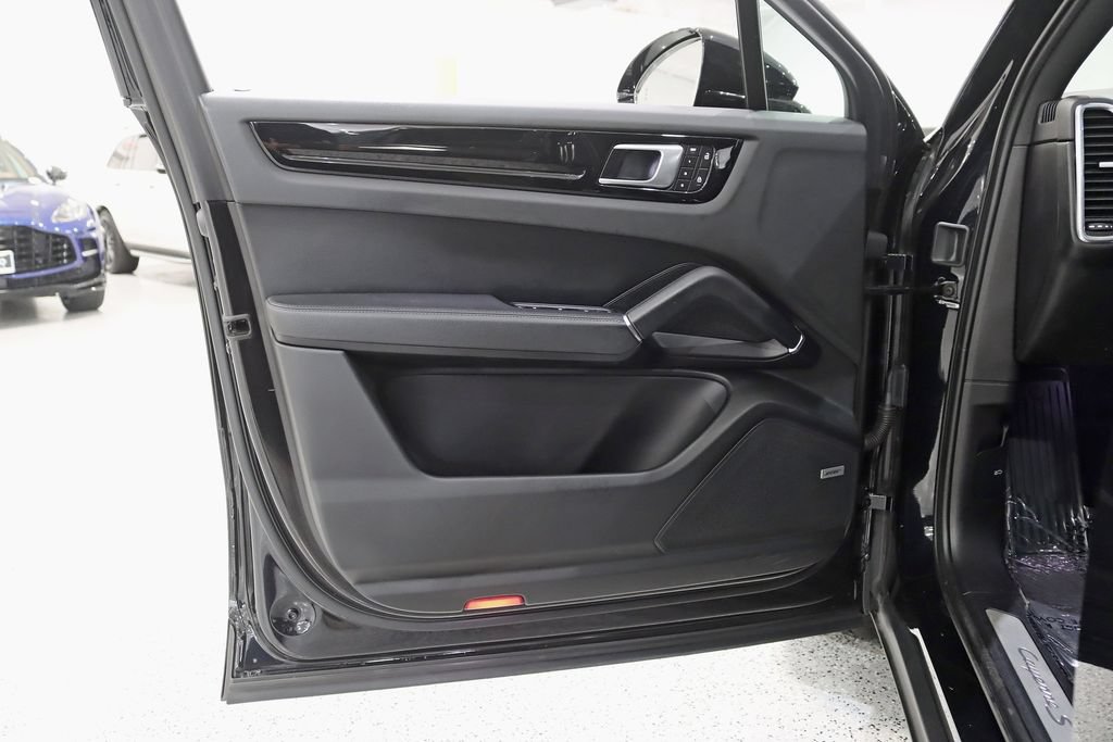 Used 2022 Porsche Cayenne S AWD/4WD image 36