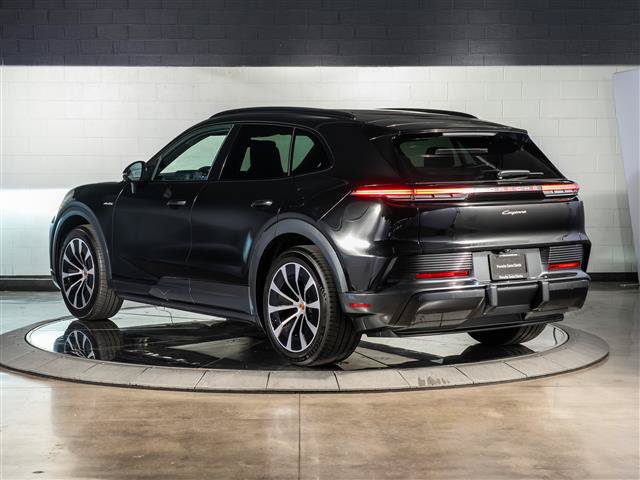 Used 2026 Porsche Cayenne Electric AWD/4WD image 3