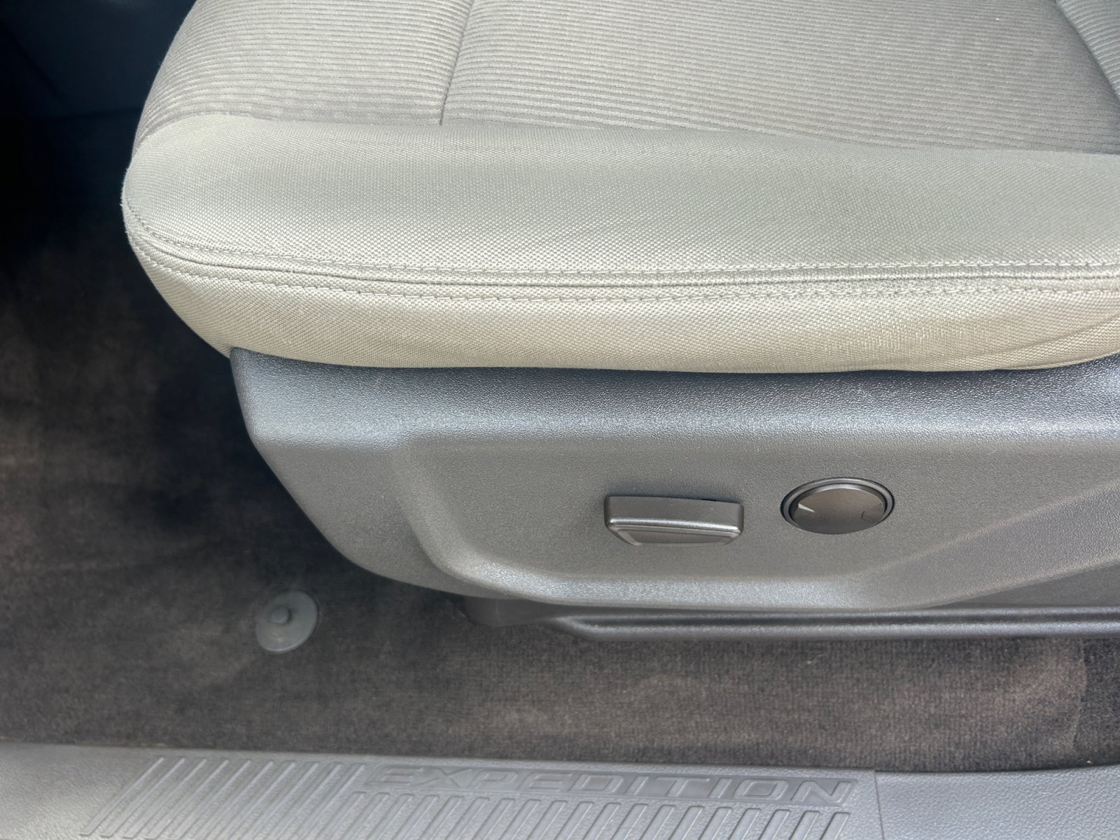 Used 2020 Ford Expedition XLT RWD image 14
