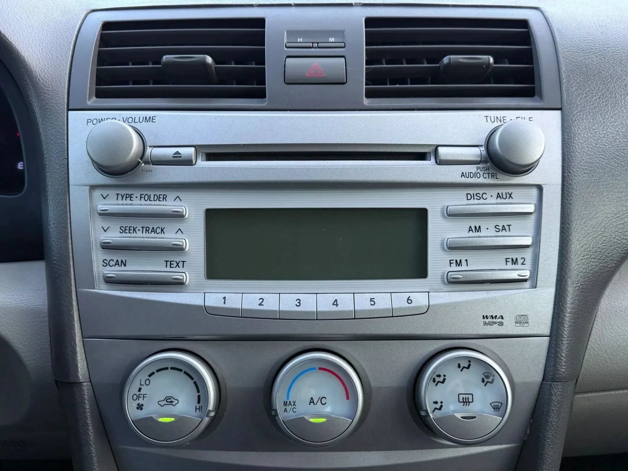 Used 2010 Toyota Camry LE FWD image 25