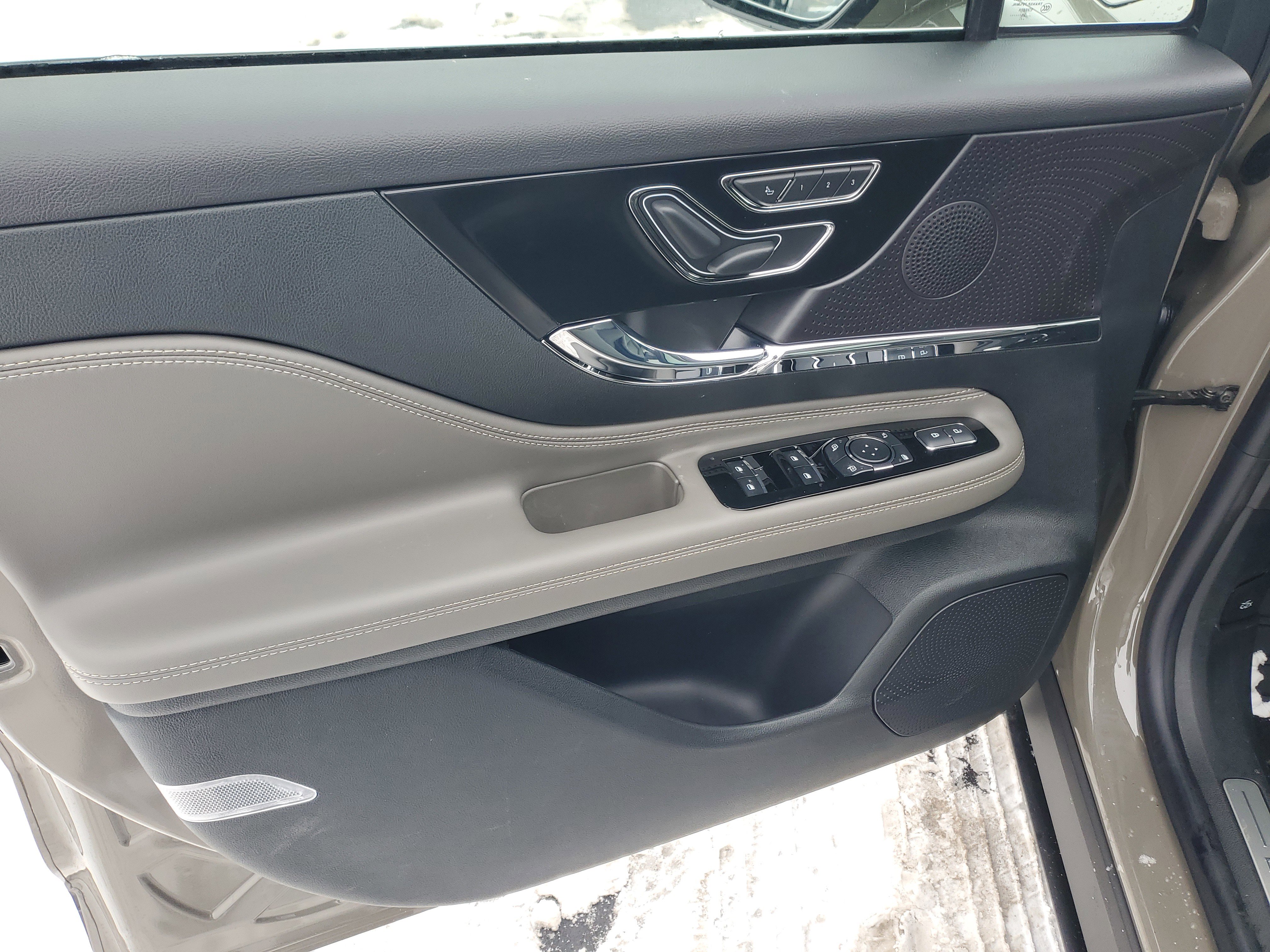 New 2026 Lincoln Corsair Premiere image 8