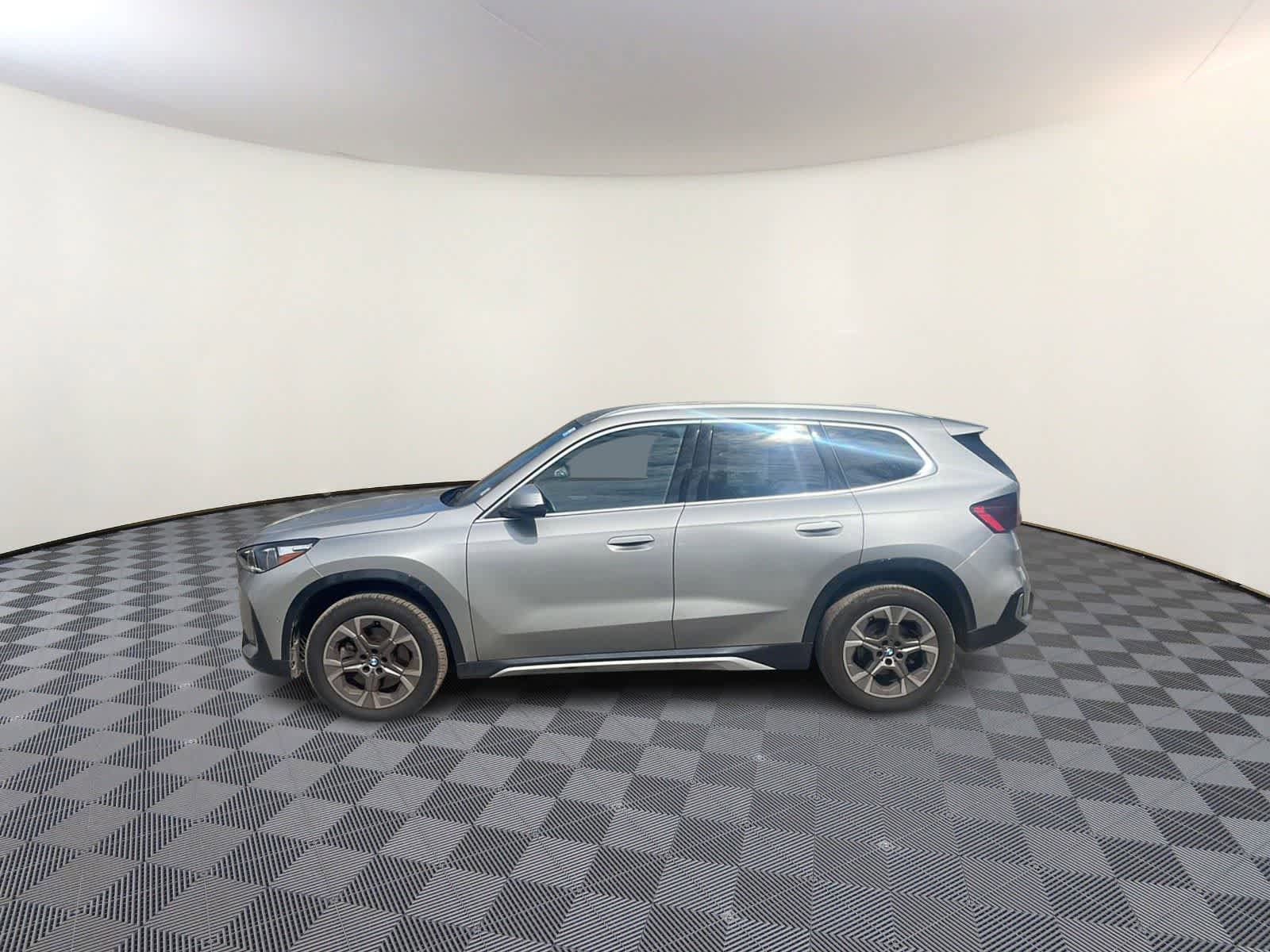 Used 2023 BMW X1 xDrive28i w/ Convenience Package AWD/4WD image 3