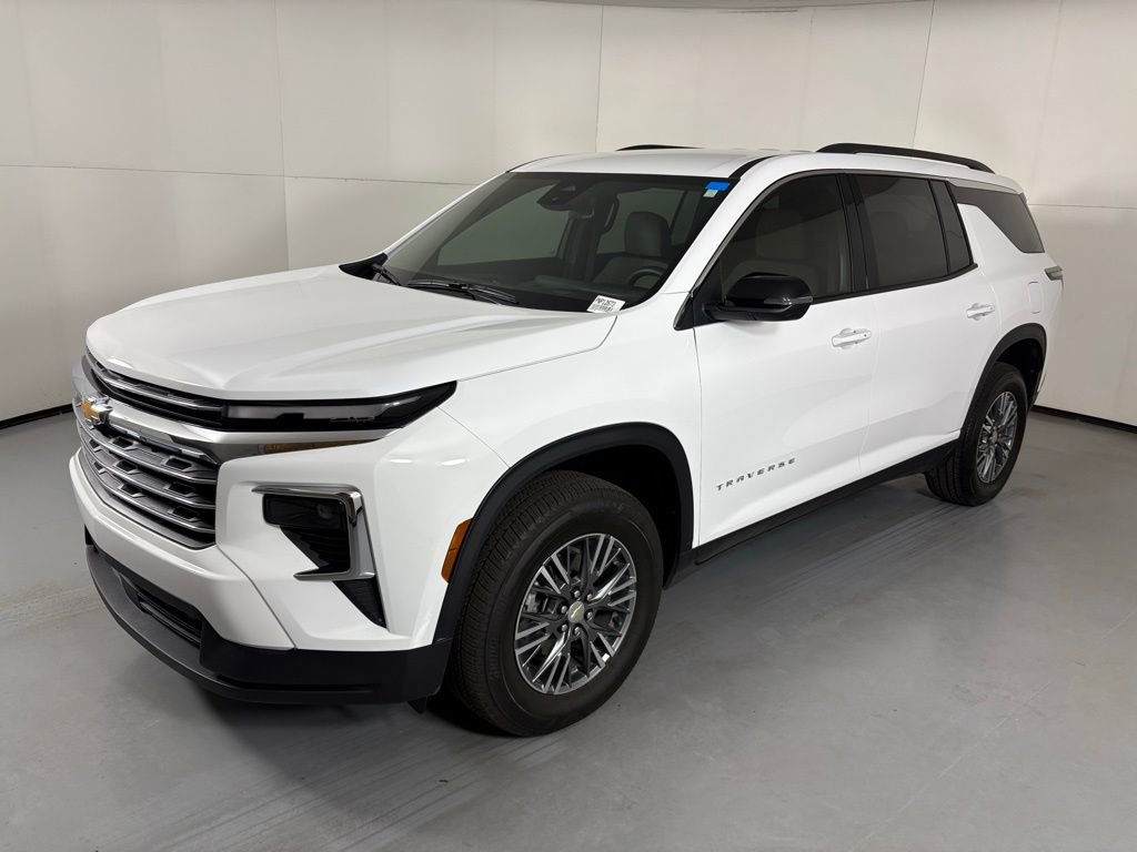 Used 2025 Chevrolet Traverse LT image 5