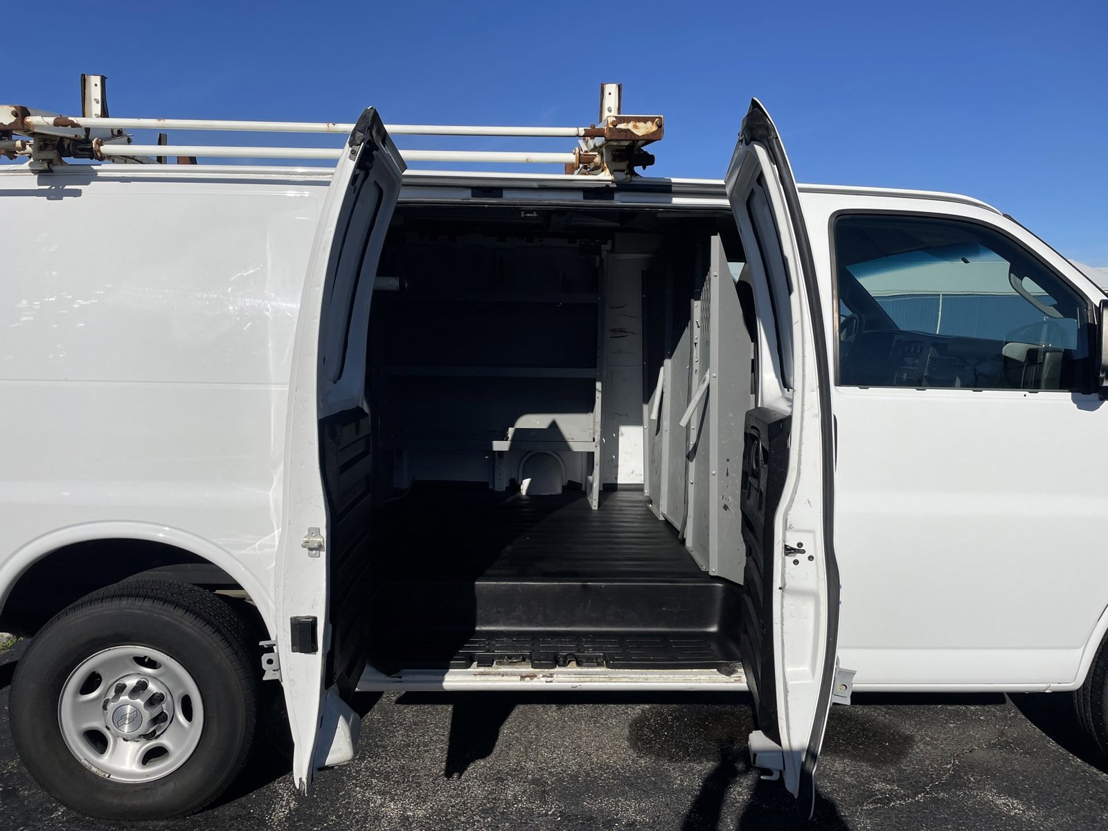 Used 2017 Chevrolet Express 2500 image 18