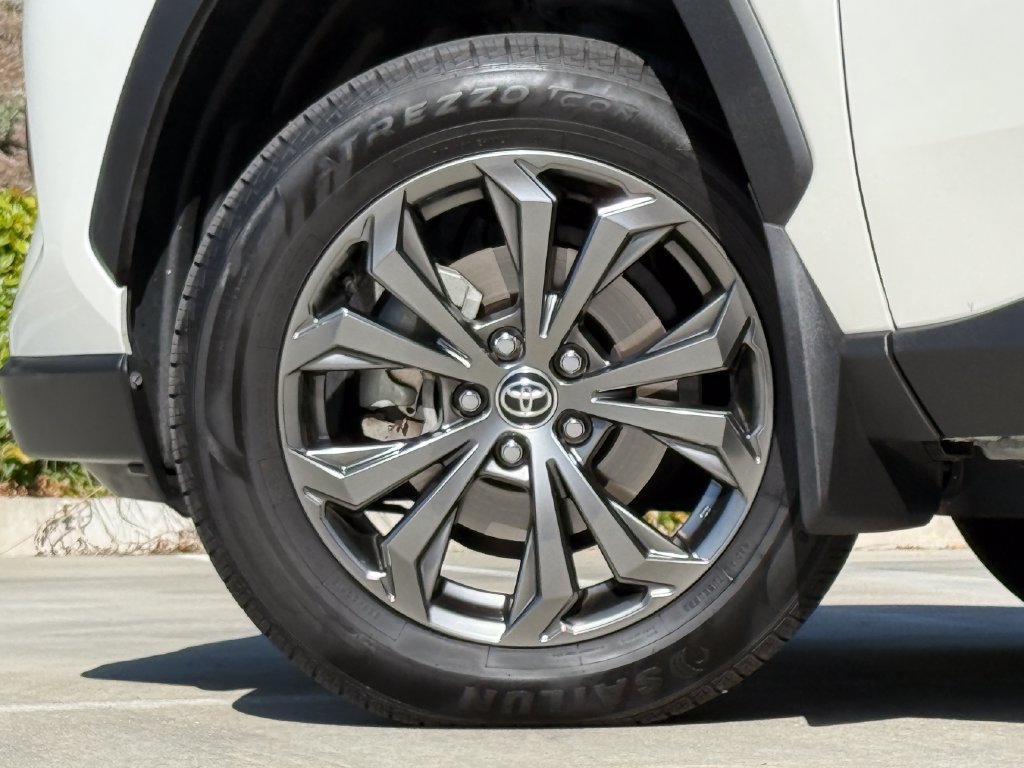 Used 2022 Toyota RAV4 XLE Premium AWD/4WD image 8
