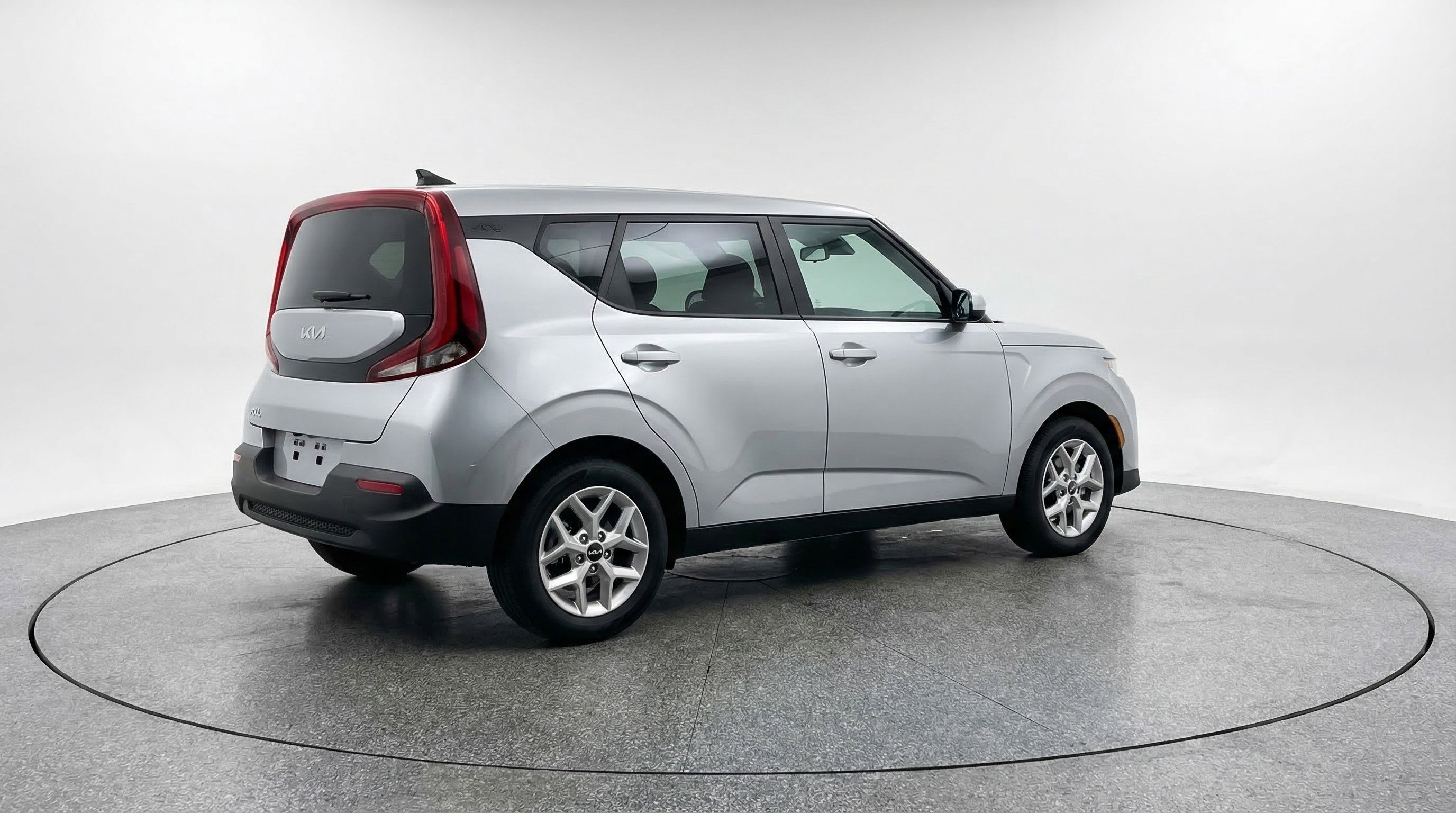 Used 2025 Kia Soul LX w/ LX Technology Package FWD image 9