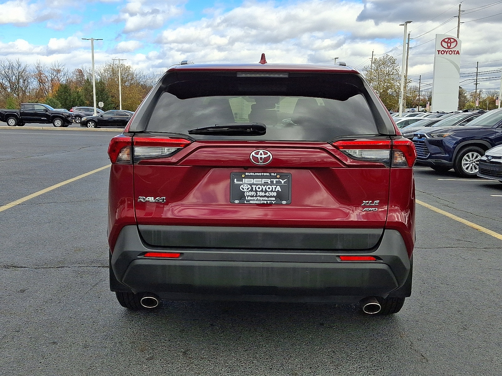 Used 2019 Toyota RAV4 XLE image 5