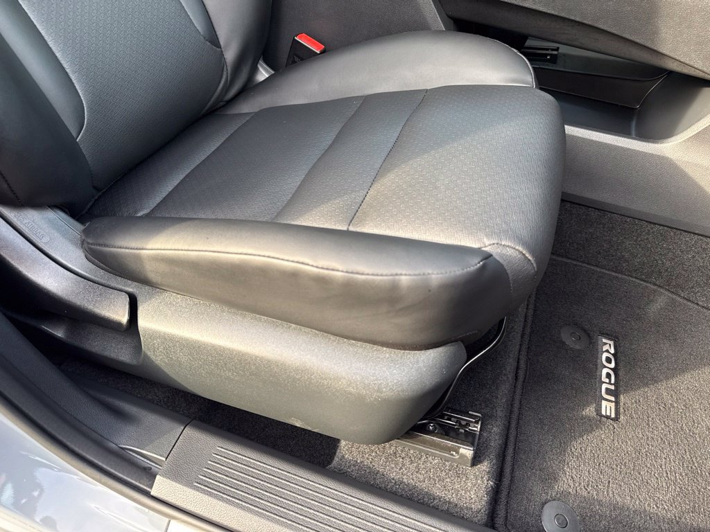 Certified 2026 Nissan Rogue Dark Armor FWD image 37