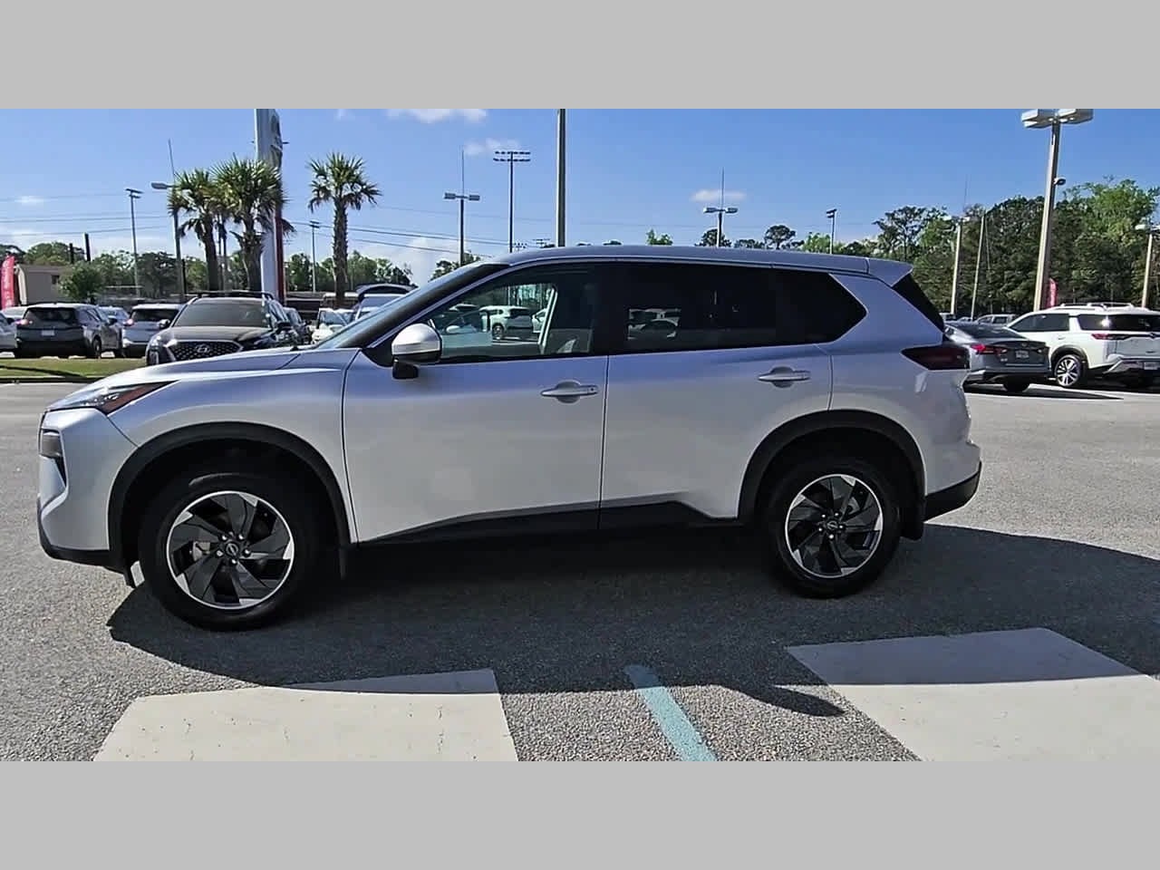 Used 2024 Nissan Rogue SV image 24