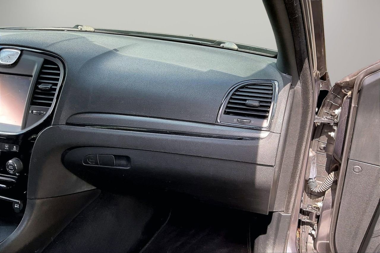 Used 2014 Chrysler 300 S RWD image 21