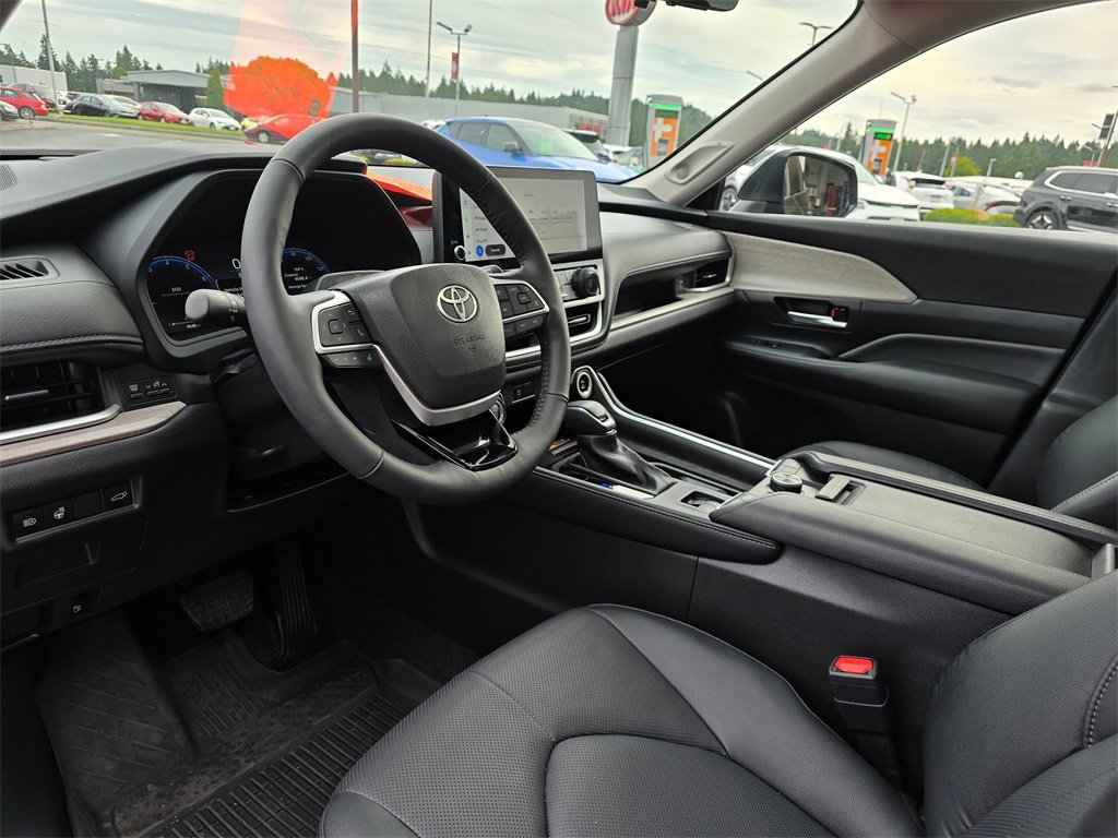 Used 2025 Toyota Grand Highlander AWD image 11