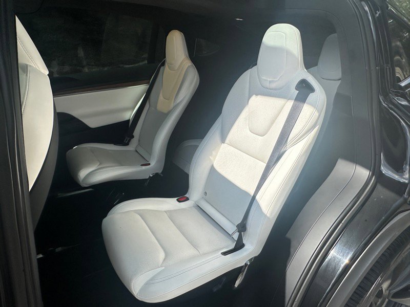 Used 2022 Tesla Model X image 48