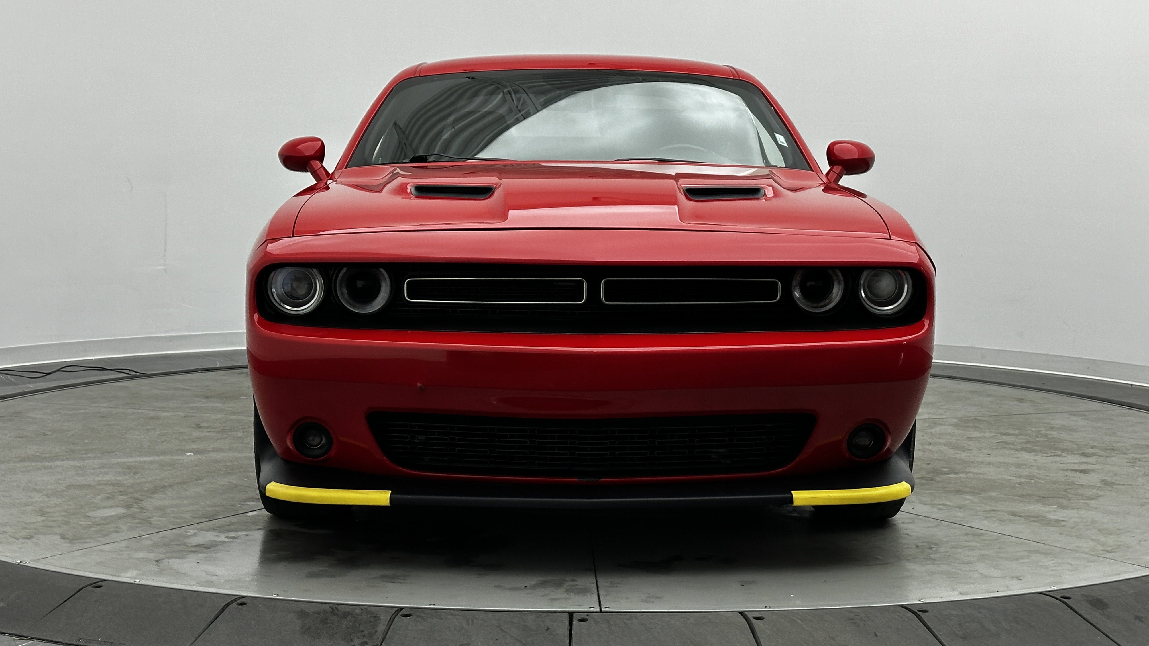 Used 2020 Dodge Challenger SXT RWD image 2