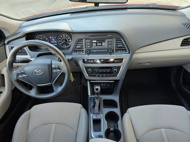 Used 2017 Hyundai Sonata SE image 2