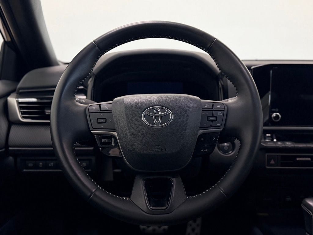 Used 2025 Toyota Camry SE FWD image 14
