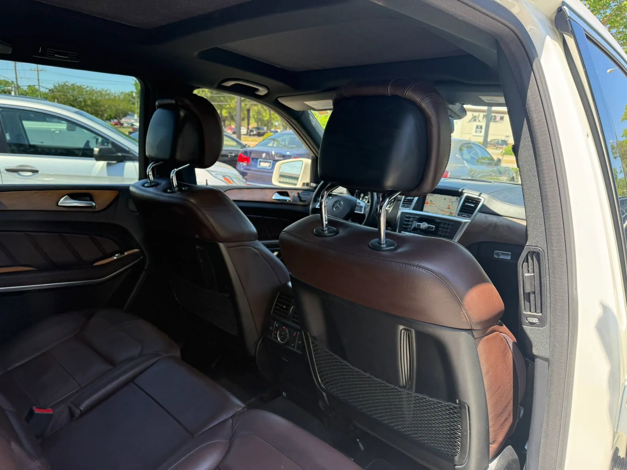 Used 2015 Mercedes-Benz GL 550 4MATIC image 25