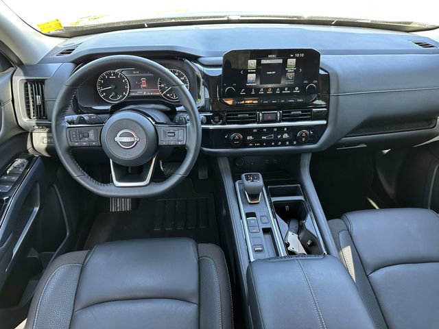 Certified 2025 Nissan Pathfinder SL w/ Black Appearance Package image 24