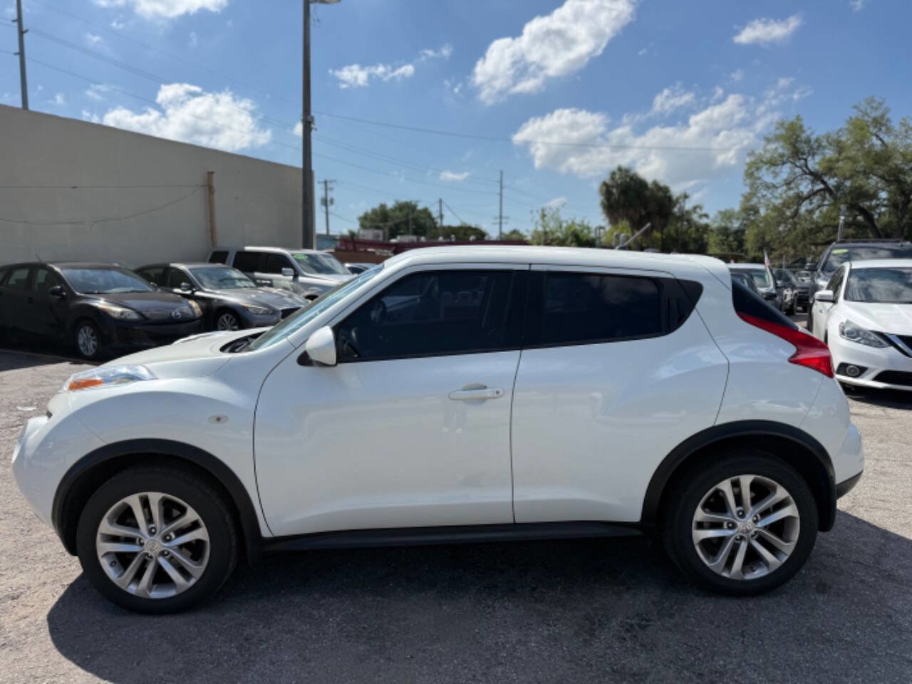 Used 2014 Nissan Juke S FWD image 5
