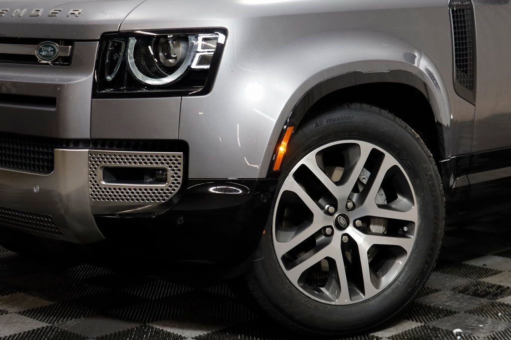 Used 2023 Land Rover Defender 130 SE image 3