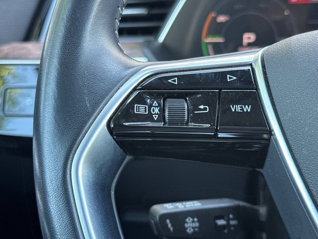 Used 2019 Audi e-tron Prestige w/ Prestige Package AWD/4WD image 31