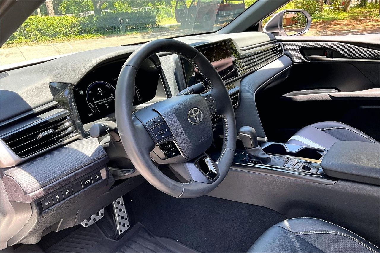 Used 2025 Toyota Camry SE FWD image 14