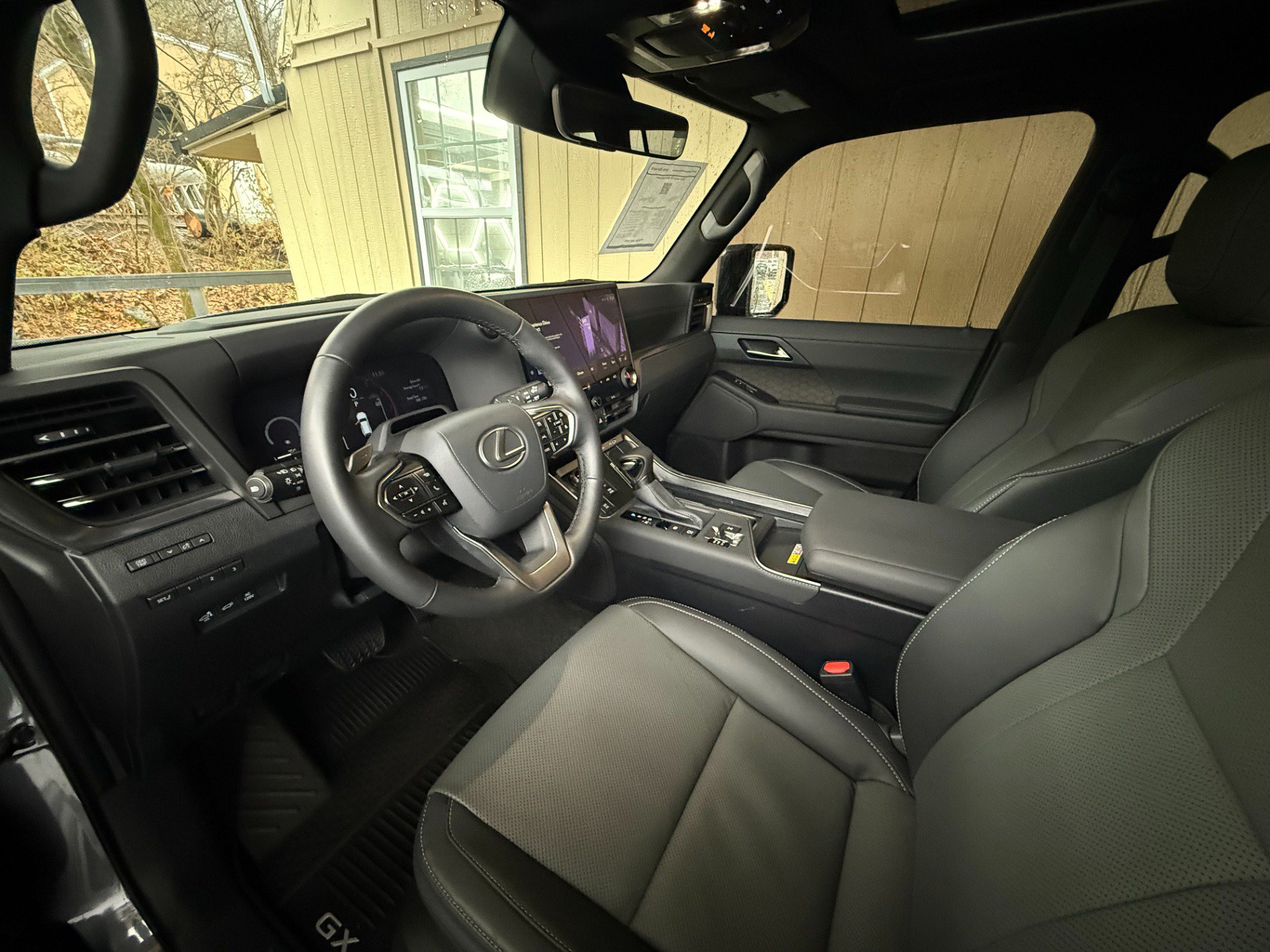 Used 2025 Lexus GX 550 w/ Accessory Package (2T) AWD/4WD image 11