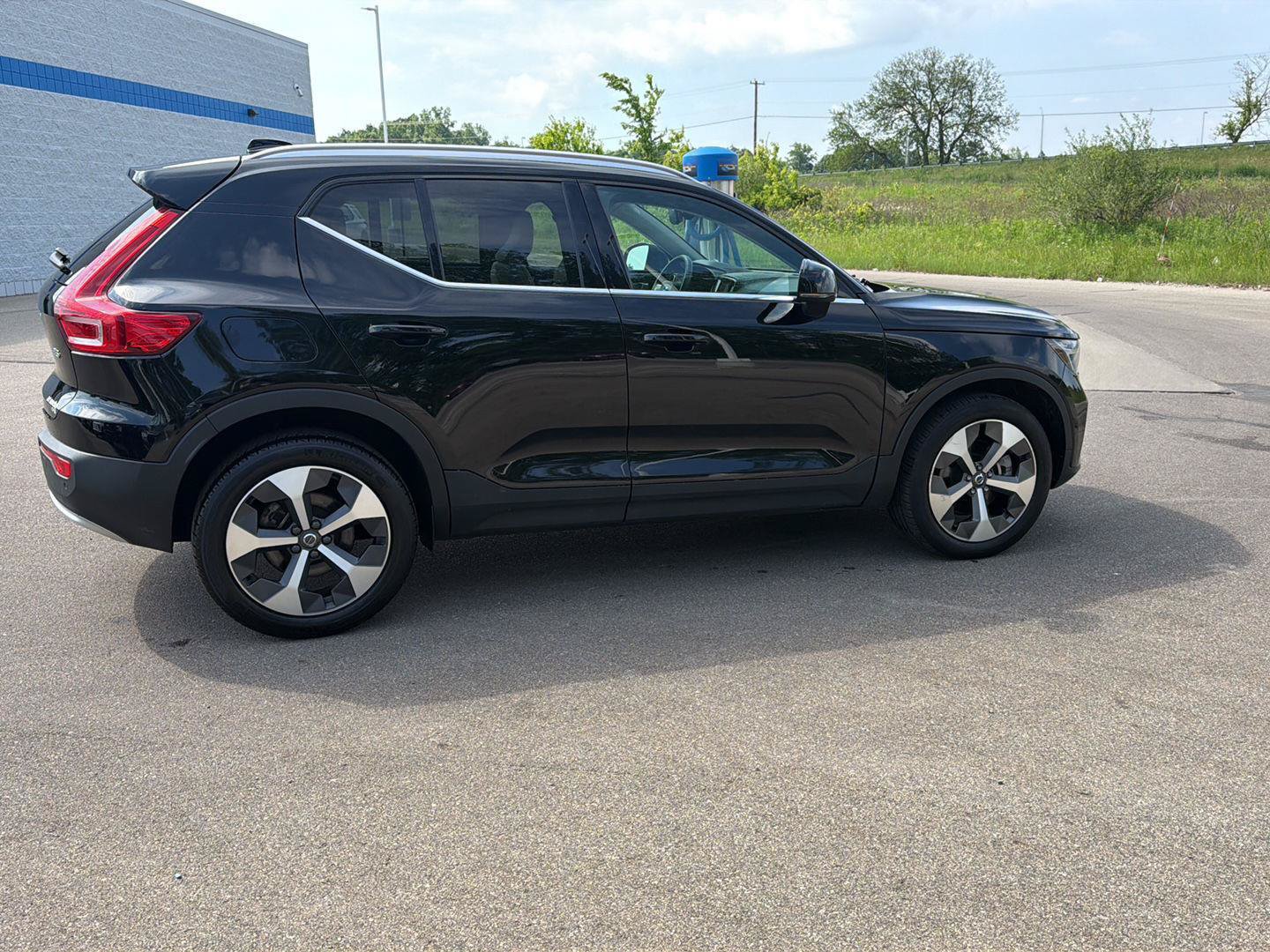 Used 2023 Volvo XC40 B5 Plus w/ Climate Package AWD/4WD image 6