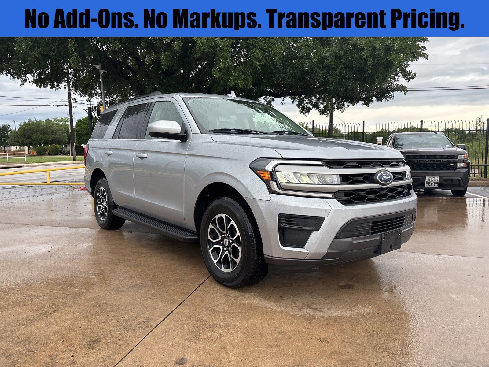 Used 2024 Ford Expedition XLT AWD/4WD image 1