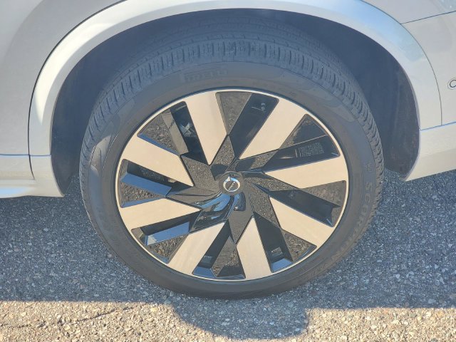 Used 2024 Volvo XC90 T8 Plus w/ Protection Package Premier AWD/4WD image 7
