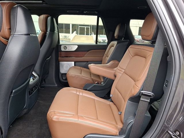 Used 2024 Lincoln Navigator Reserve image 12