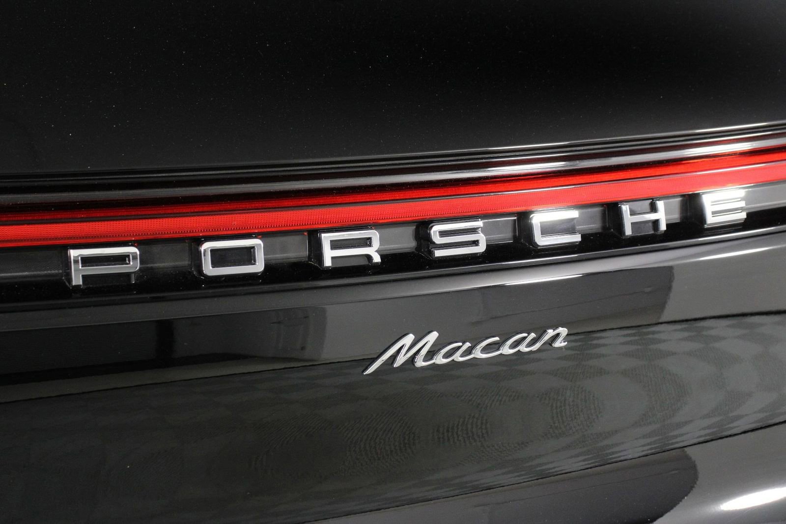 Certified 2025 Porsche Macan image 22