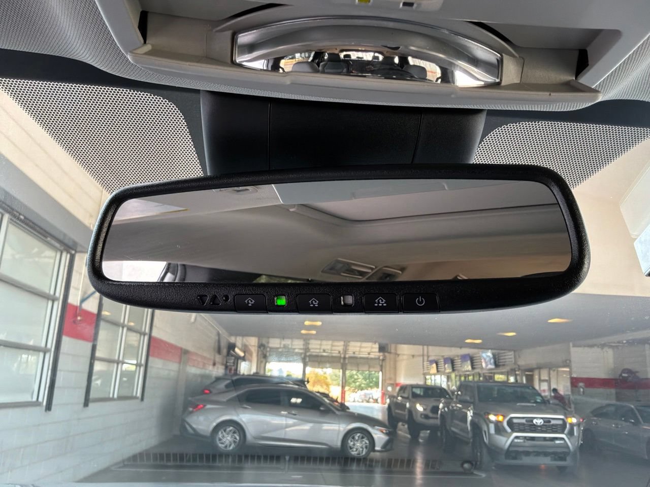 Used 2025 Toyota Sienna XLE FWD image 22