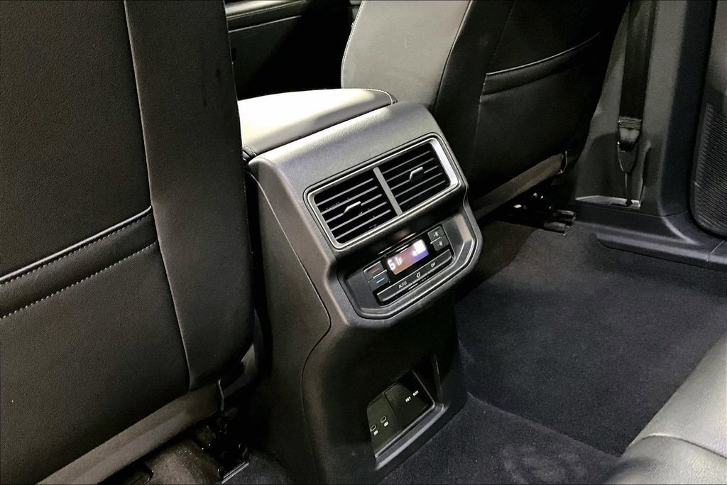 Used 2025 Volkswagen Atlas SE image 31