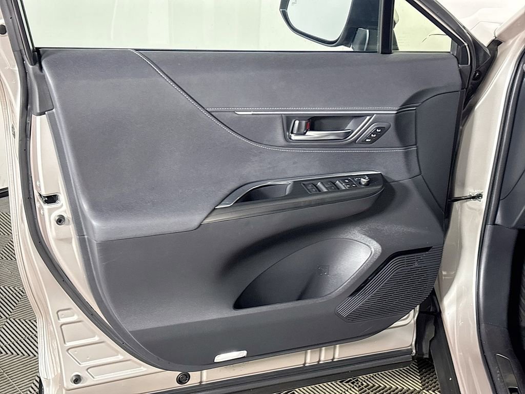 Used 2024 Toyota Venza Nightshade image 10