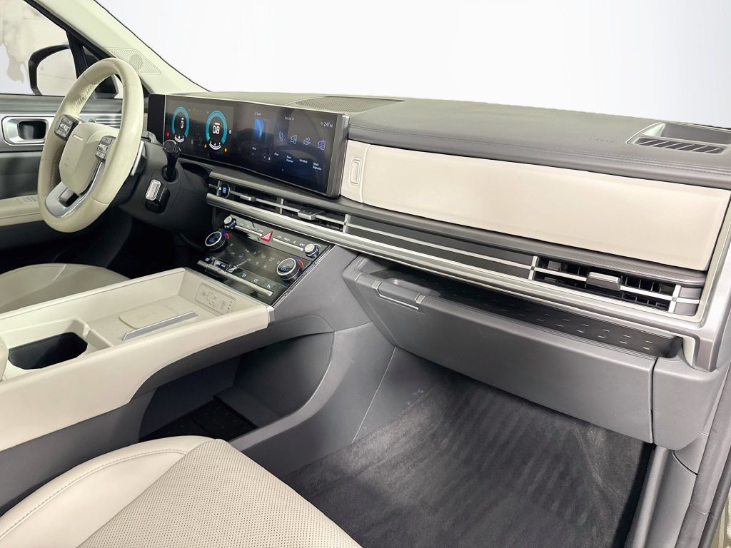 Used 2025 Hyundai Santa Fe SEL FWD image 37