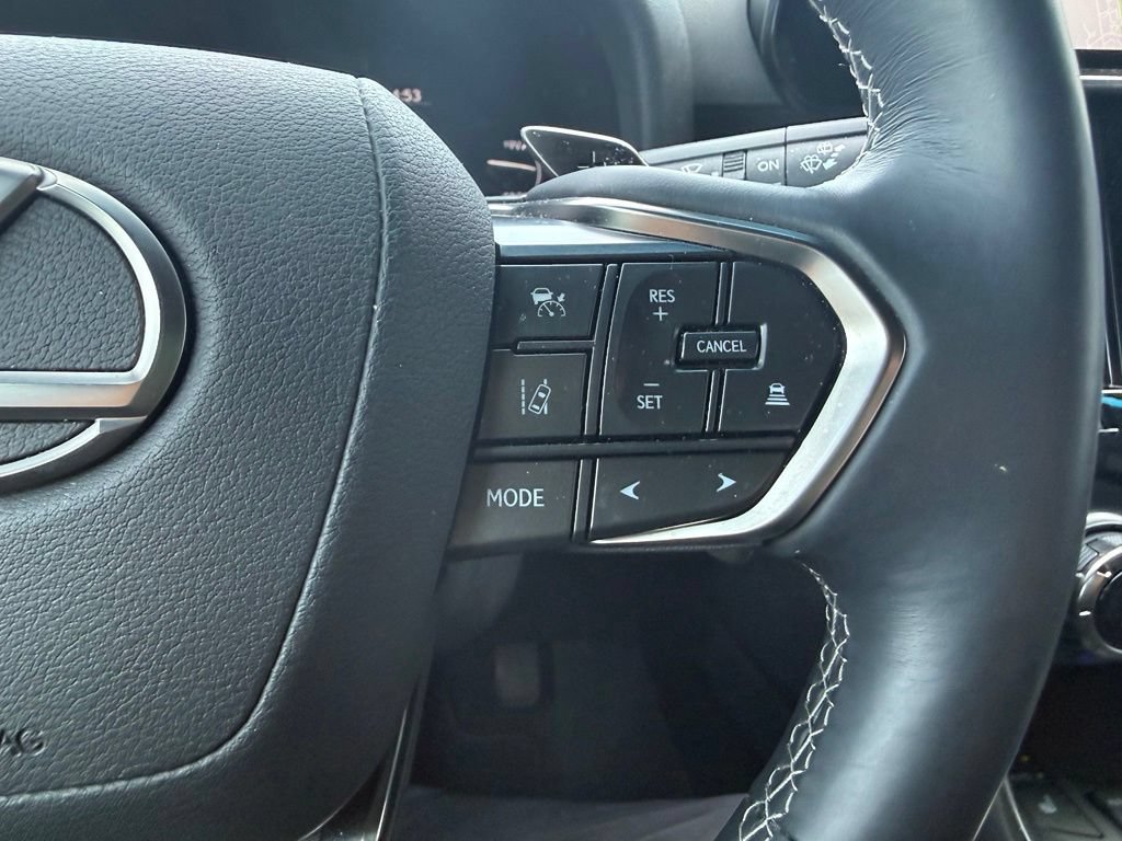Used 2022 Lexus LX 600 4WD w/ Appearance Package image 38