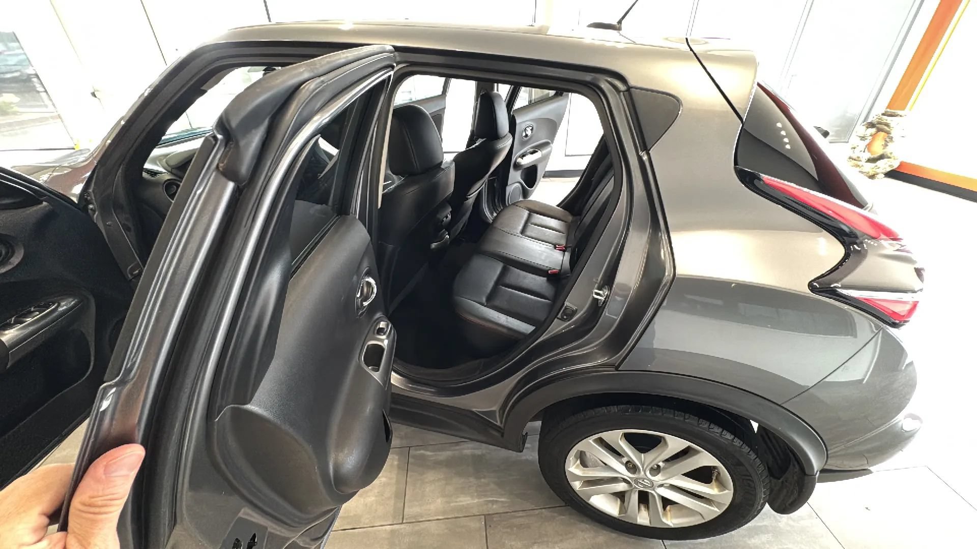 Used 2016 Nissan Juke SL AWD/4WD image 26
