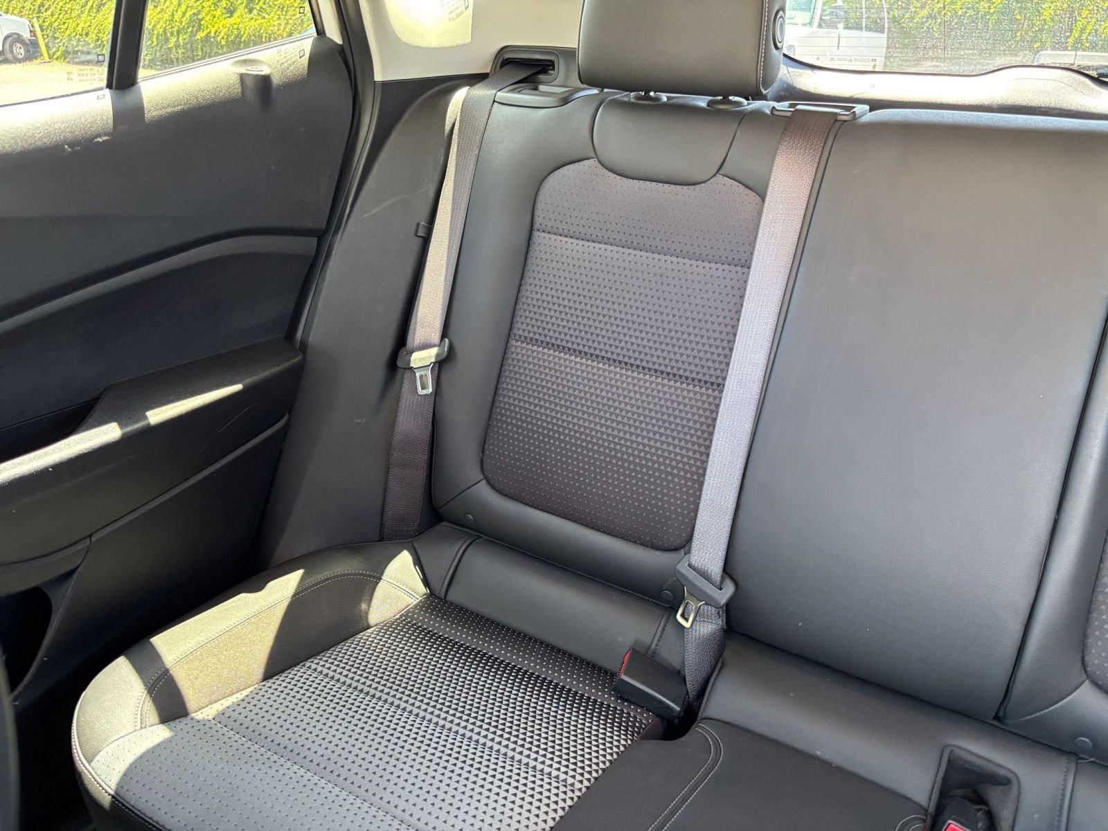 Used 2025 Chevrolet Trax LT w/ LT Convenience Package FWD image 37