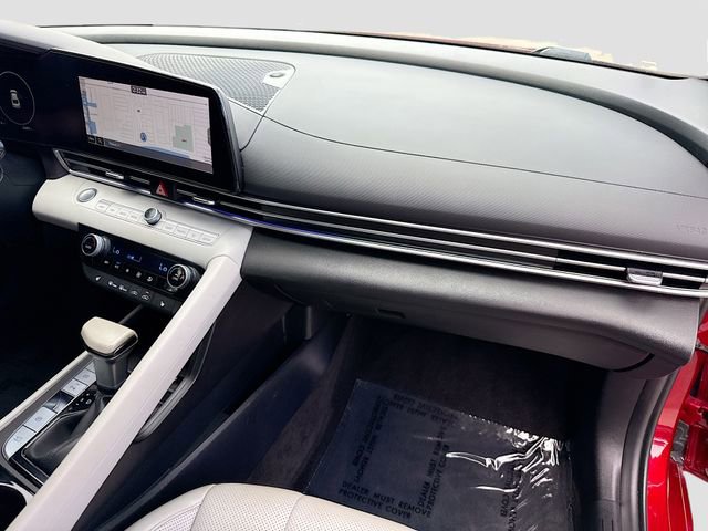 Used 2024 Hyundai Elantra Limited image 28